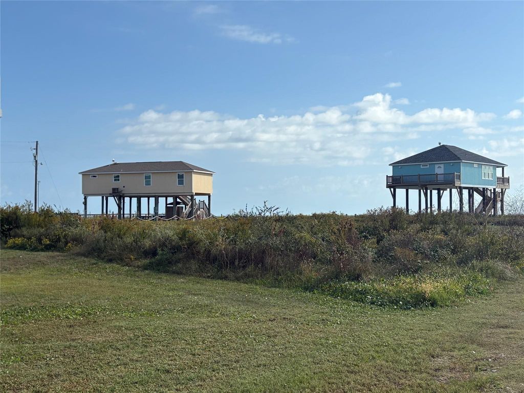 514 Caplen Shores Circle, Gilchrist, TX 77617