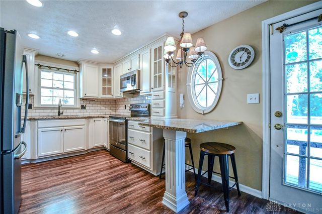 6390 Shadow Lake Trail, Centerville, OH 45459