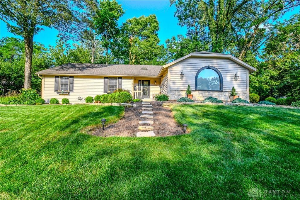 6390 Shadow Lake Trail, Centerville, OH 45459