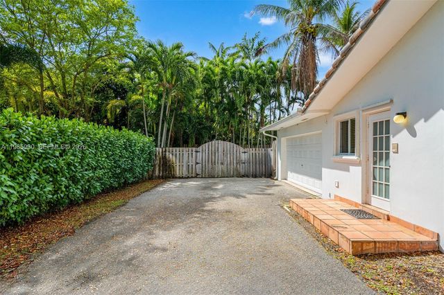 13276 SW 58th Ct, Pinecrest, FL 33156