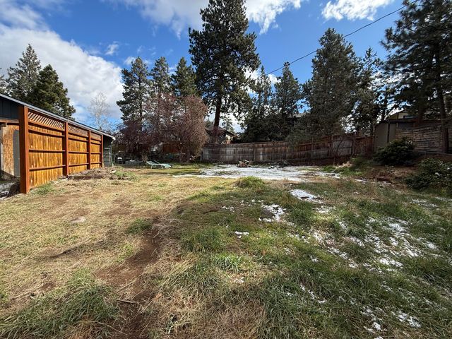 1649 NE Lesley Place, Bend, OR 97701