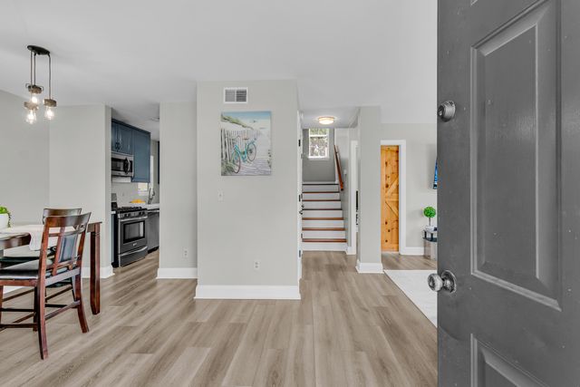 42 Woodleaf Court, Charleston, SC 29407