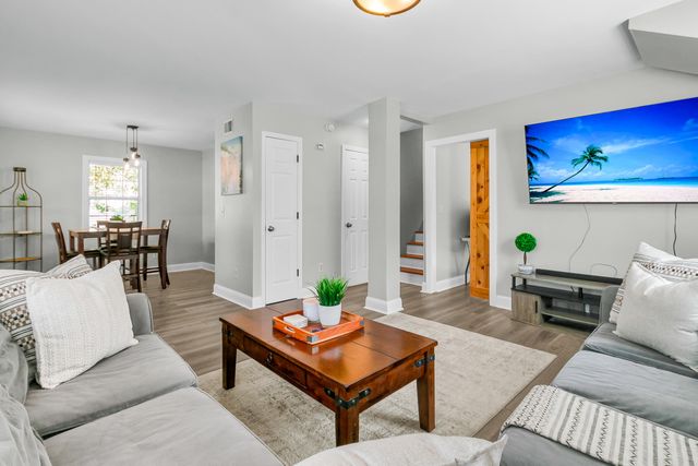 42 Woodleaf Court, Charleston, SC 29407