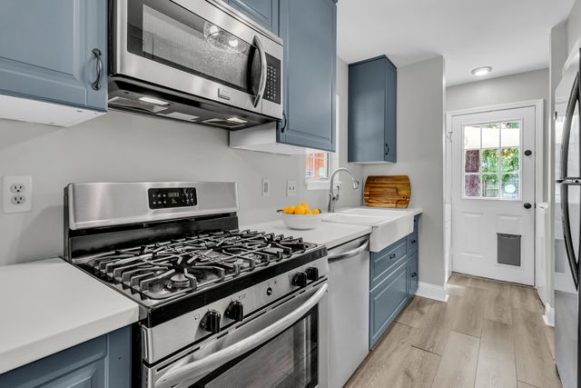 42 Woodleaf Court, Charleston, SC 29407