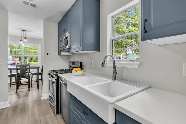 42 Woodleaf Court, Charleston, SC 29407