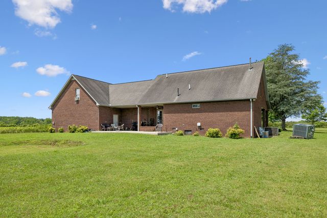 495 Roy Womack Rd, Smithville, TN 37166