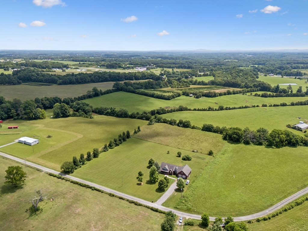 495 Roy Womack Rd, Smithville, TN 37166