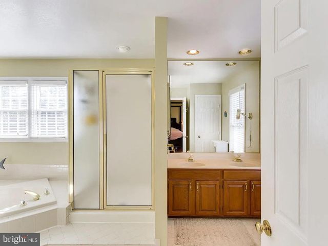 6601 FORSYTHIA ST, Springfield, VA 22150