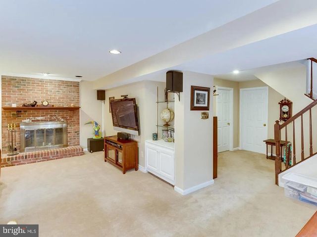 6601 FORSYTHIA ST, Springfield, VA 22150