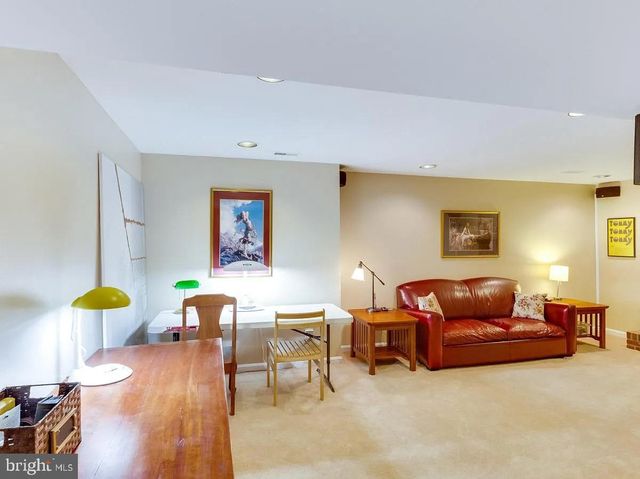 6601 FORSYTHIA ST, Springfield, VA 22150