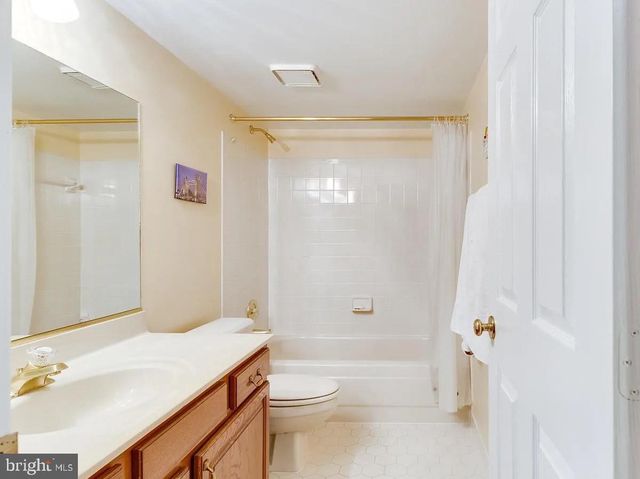 6601 FORSYTHIA ST, Springfield, VA 22150