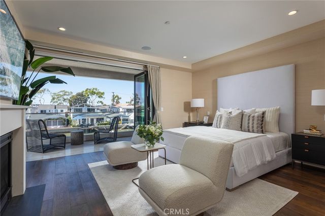 308 Grand Canal, Newport Beach, CA 92662