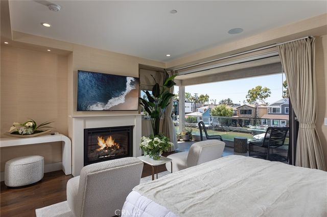 308 Grand Canal, Newport Beach, CA 92662
