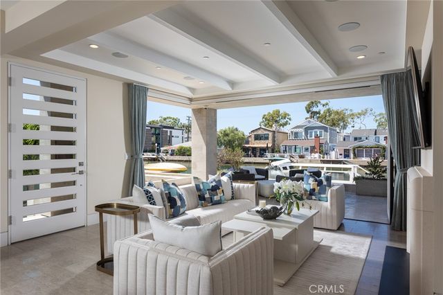 308 Grand Canal, Newport Beach, CA 92662