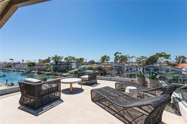 308 Grand Canal, Newport Beach, CA 92662