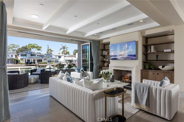 308 Grand Canal, Newport Beach, CA 92662