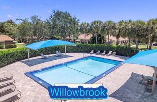 233 Meadows Dr, Boynton Beach, FL 33436