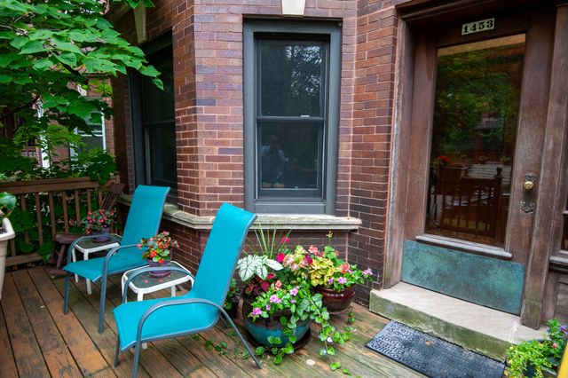 1453 W Thome Avenue 1, Chicago, IL 60660