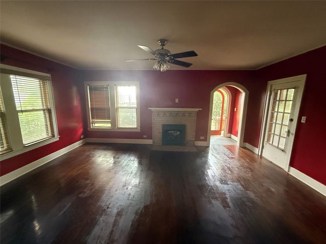 437 Jefferson Street, Pittsburg, TX 75686