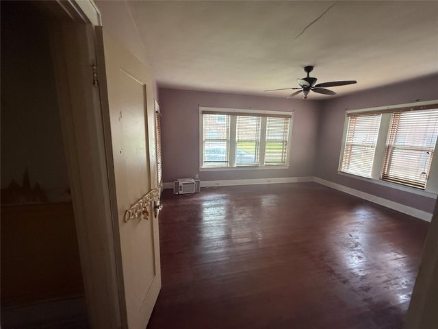 437 Jefferson Street, Pittsburg, TX 75686