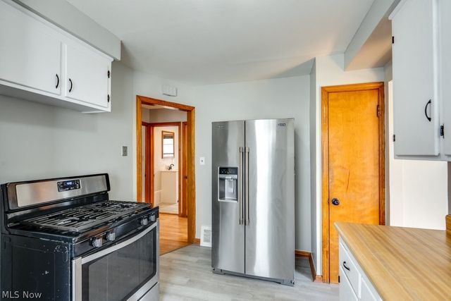 8514 Deerfield Drive, Parma, OH 44129