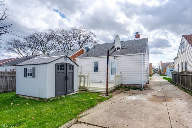 8514 Deerfield Drive, Parma, OH 44129