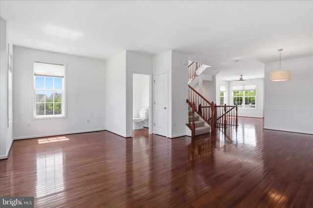 25101 CROXLEY GREEN SQ, Aldie, VA 20105