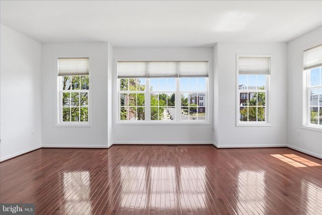 25101 CROXLEY GREEN SQ, Aldie, VA 20105