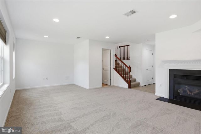 25101 CROXLEY GREEN SQ, Aldie, VA 20105
