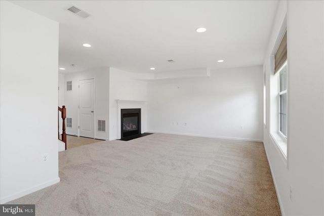25101 CROXLEY GREEN SQ, Aldie, VA 20105