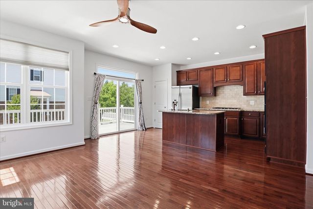 25101 CROXLEY GREEN SQ, Aldie, VA 20105