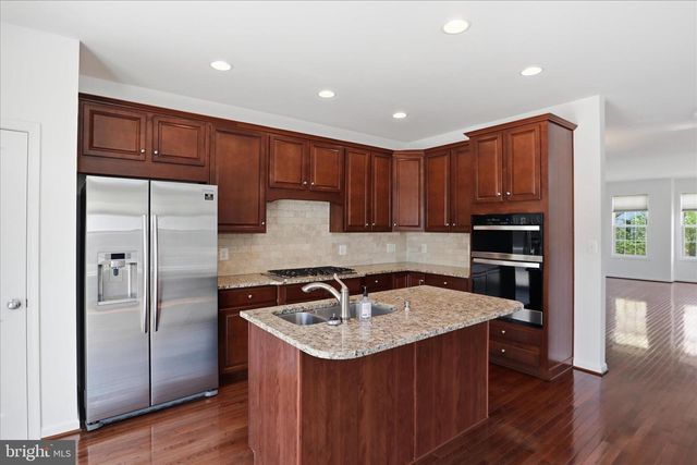 25101 CROXLEY GREEN SQ, Aldie, VA 20105