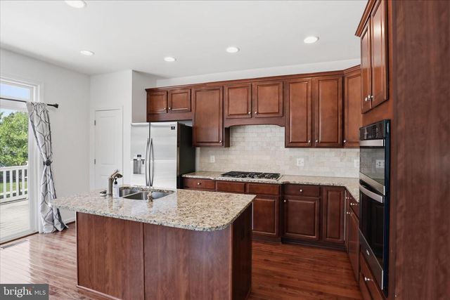 25101 CROXLEY GREEN SQ, Aldie, VA 20105