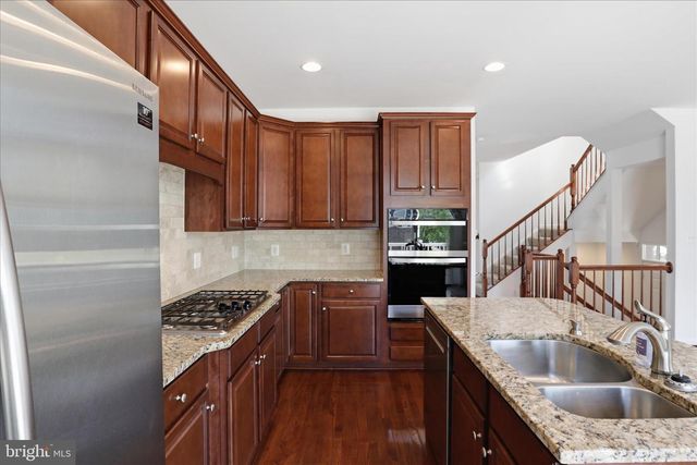 25101 CROXLEY GREEN SQ, Aldie, VA 20105