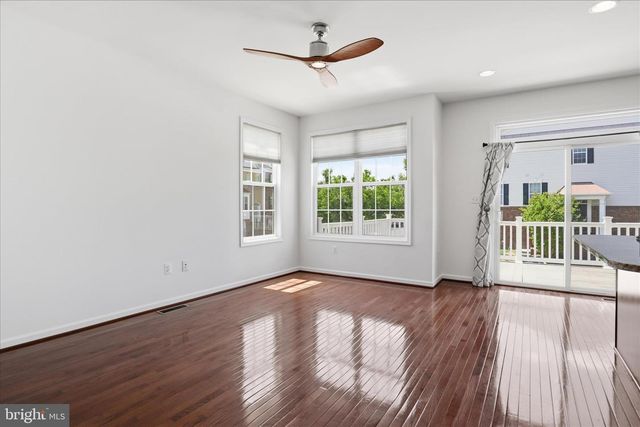 25101 CROXLEY GREEN SQ, Aldie, VA 20105