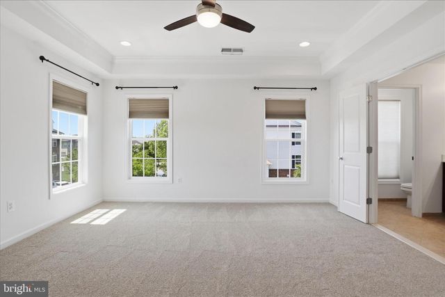 25101 CROXLEY GREEN SQ, Aldie, VA 20105