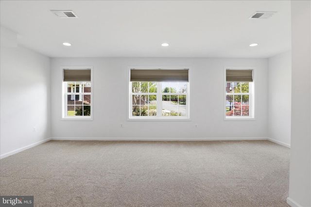 25101 CROXLEY GREEN SQ, Aldie, VA 20105
