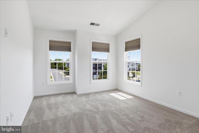 25101 CROXLEY GREEN SQ, Aldie, VA 20105