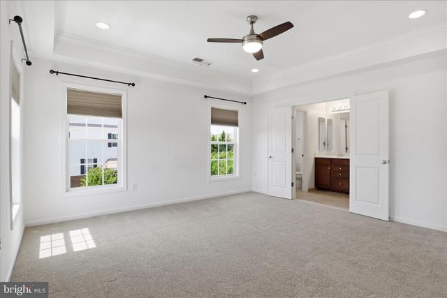 25101 CROXLEY GREEN SQ, Aldie, VA 20105
