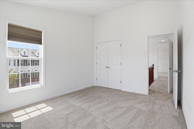 25101 CROXLEY GREEN SQ, Aldie, VA 20105