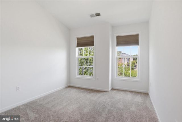 25101 CROXLEY GREEN SQ, Aldie, VA 20105