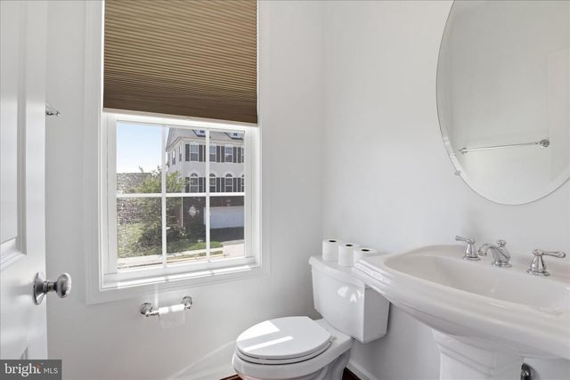 25101 CROXLEY GREEN SQ, Aldie, VA 20105