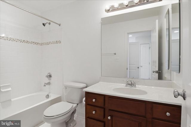 25101 CROXLEY GREEN SQ, Aldie, VA 20105