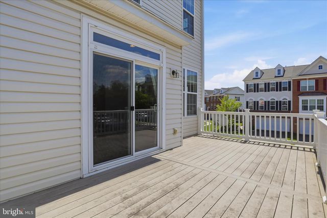 25101 CROXLEY GREEN SQ, Aldie, VA 20105