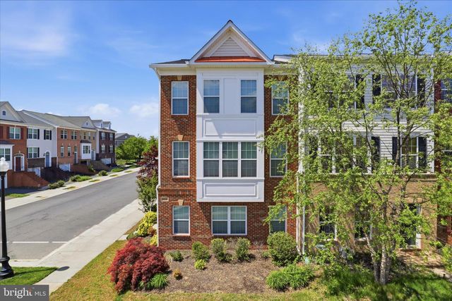25101 CROXLEY GREEN SQ, Aldie, VA 20105