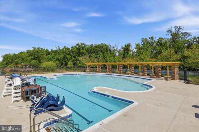 25101 CROXLEY GREEN SQ, Aldie, VA 20105