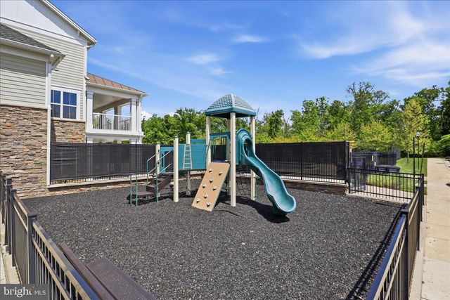 25101 CROXLEY GREEN SQ, Aldie, VA 20105