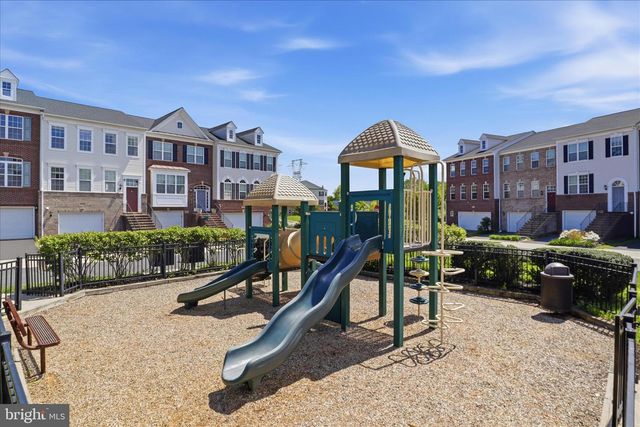 25101 CROXLEY GREEN SQ, Aldie, VA 20105