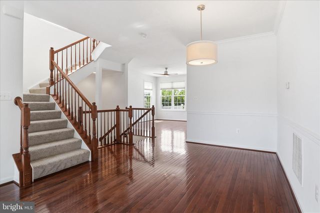 25101 CROXLEY GREEN SQ, Aldie, VA 20105