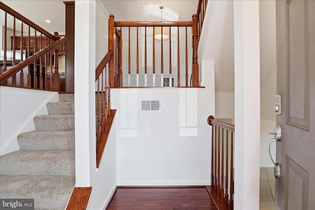 25101 CROXLEY GREEN SQ, Aldie, VA 20105